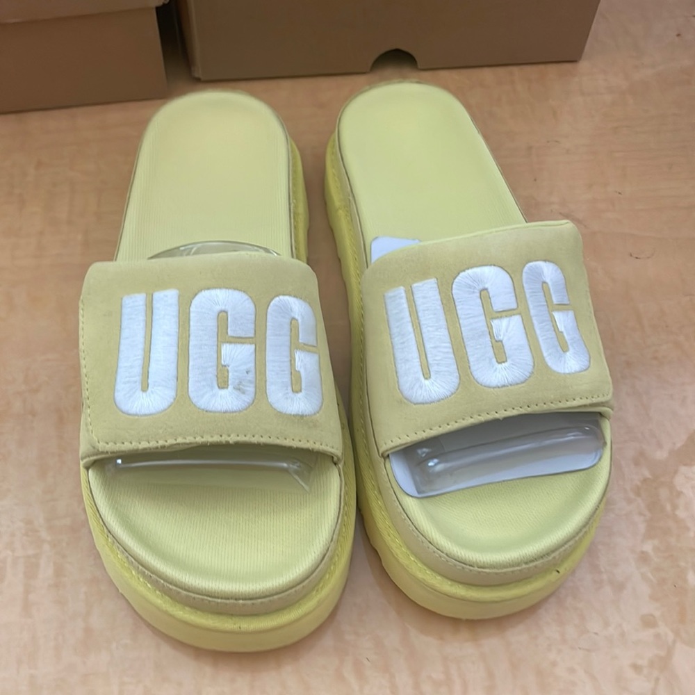 Ugg Women’s Latón Slide Sandal.